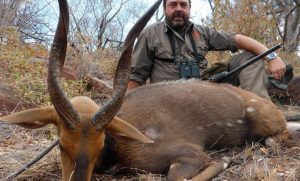 Caza-mayor-reportajes-internacional-caza-del-bushbuck-en-la-comarca-del-Cabo-01
