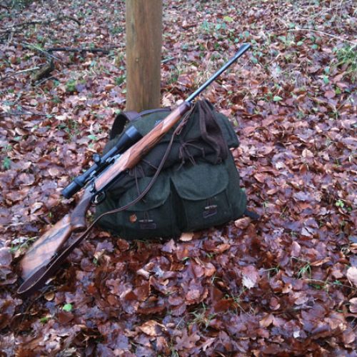 Axa rectifica y reafirma su “total apoyo a la práctica legal de la caza”