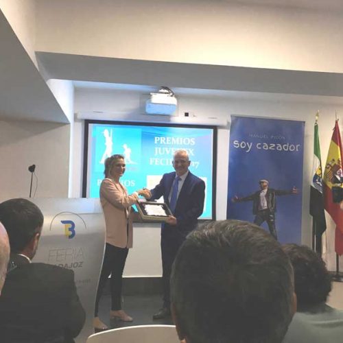 ADECACOVA recibe el premio nacional «Caza Social 2017» de la UNAC