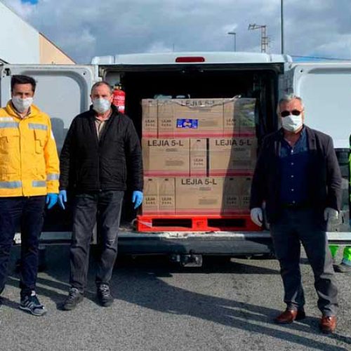 La Federación de Caza de la Región de Murcia dona 3.000 litros de lejía para desinfección